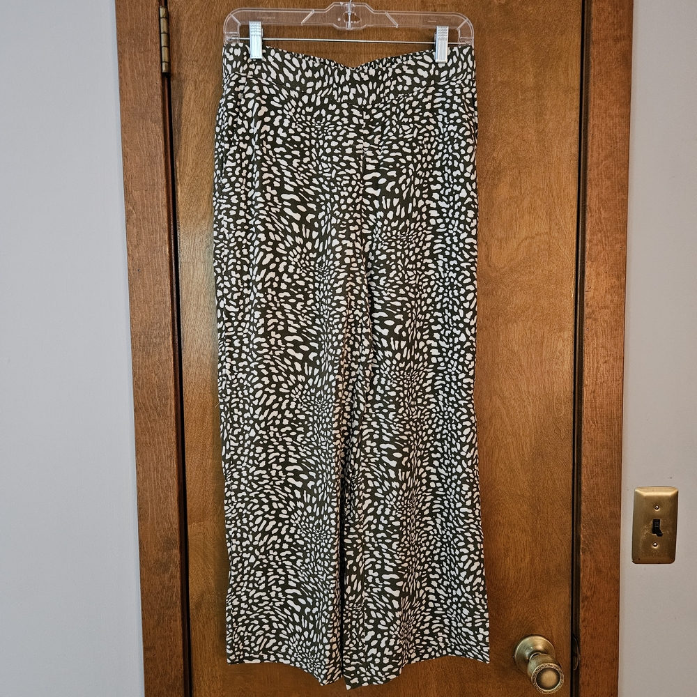 LOFT Wide Leg Olive Green and White Pants - Picture 2 of 6